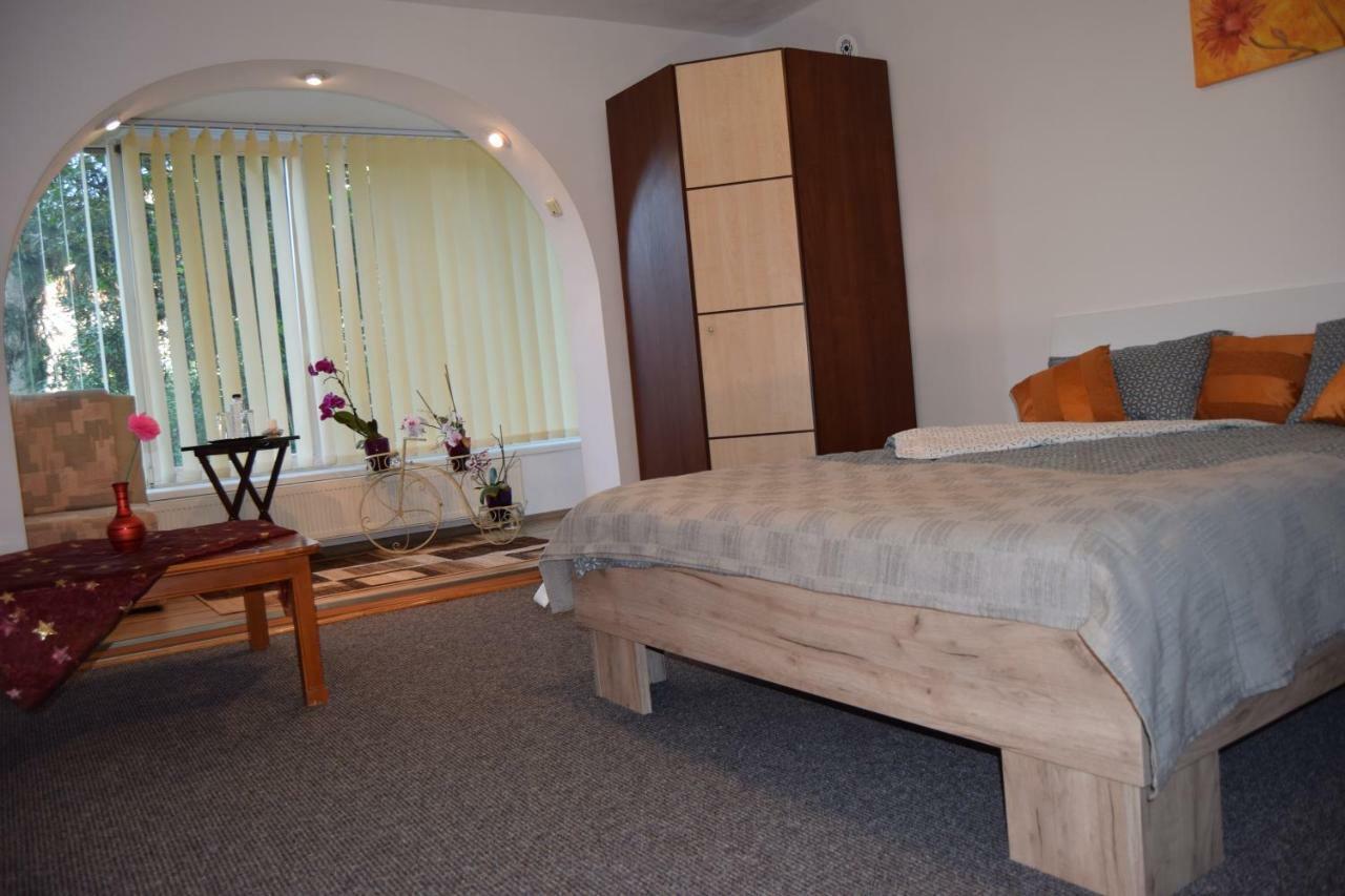 Central Appartment St'S Martin Church 布拉索夫 外观 照片